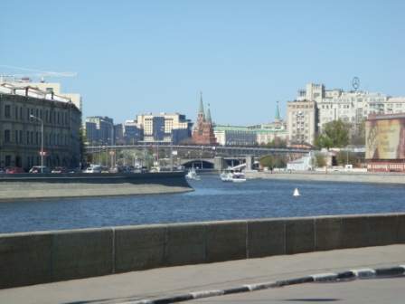 April2008/The_Moscow_River.JPG