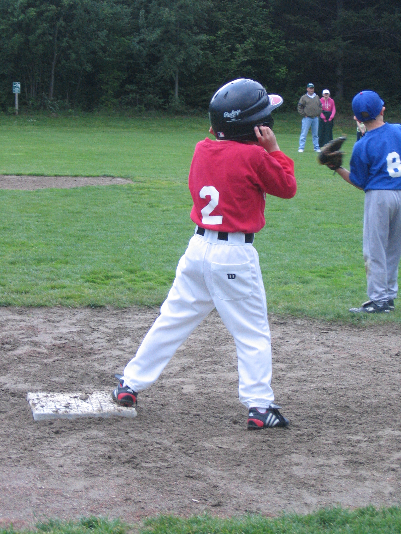 Baseball2007/15_Riley_on_third_ready_to_go_for_home.jpg