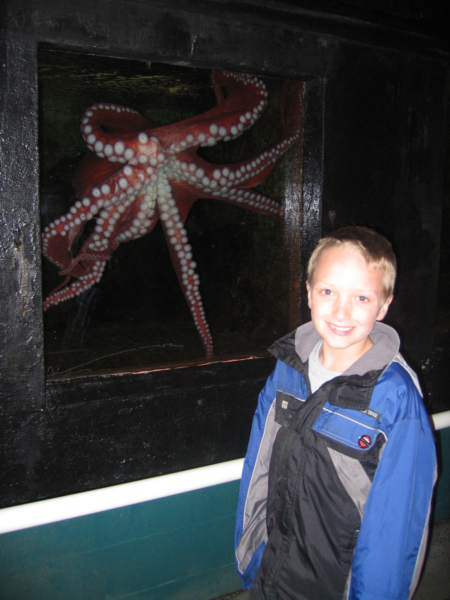CannonBeach2007/14Riley_an_the_octopus.jpg