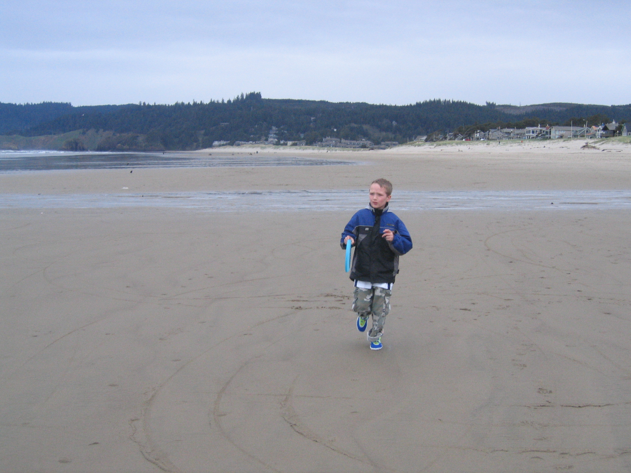 CannonBeach2007/18Riley_walking_down_the_beach.jpg