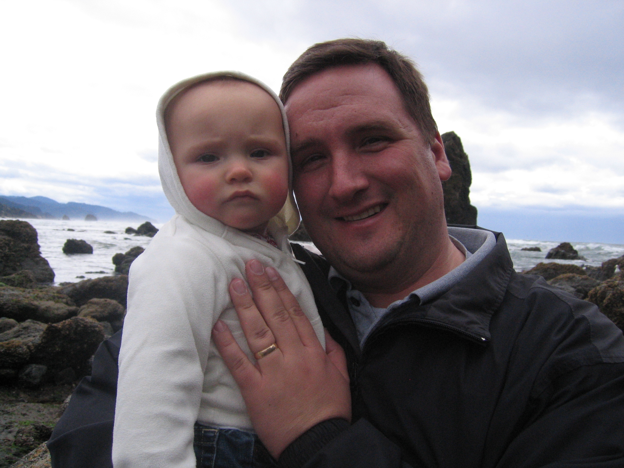 CannonBeach2007/25Megan_and_Daddy_at_the_tidepools.jpg