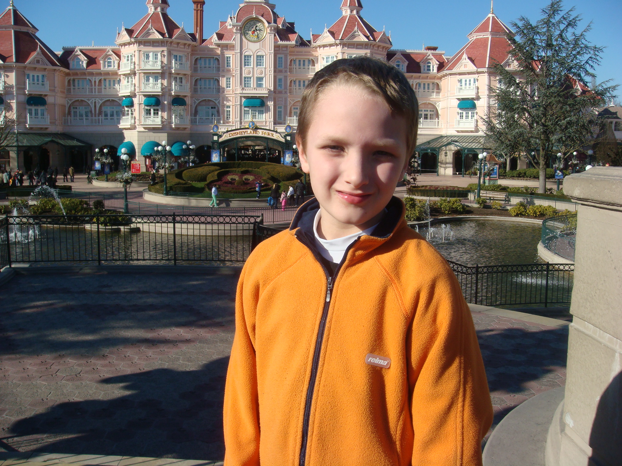 DisneyParis/Paris_044Riley_at_Disneyland_Resort_Paris.JPG