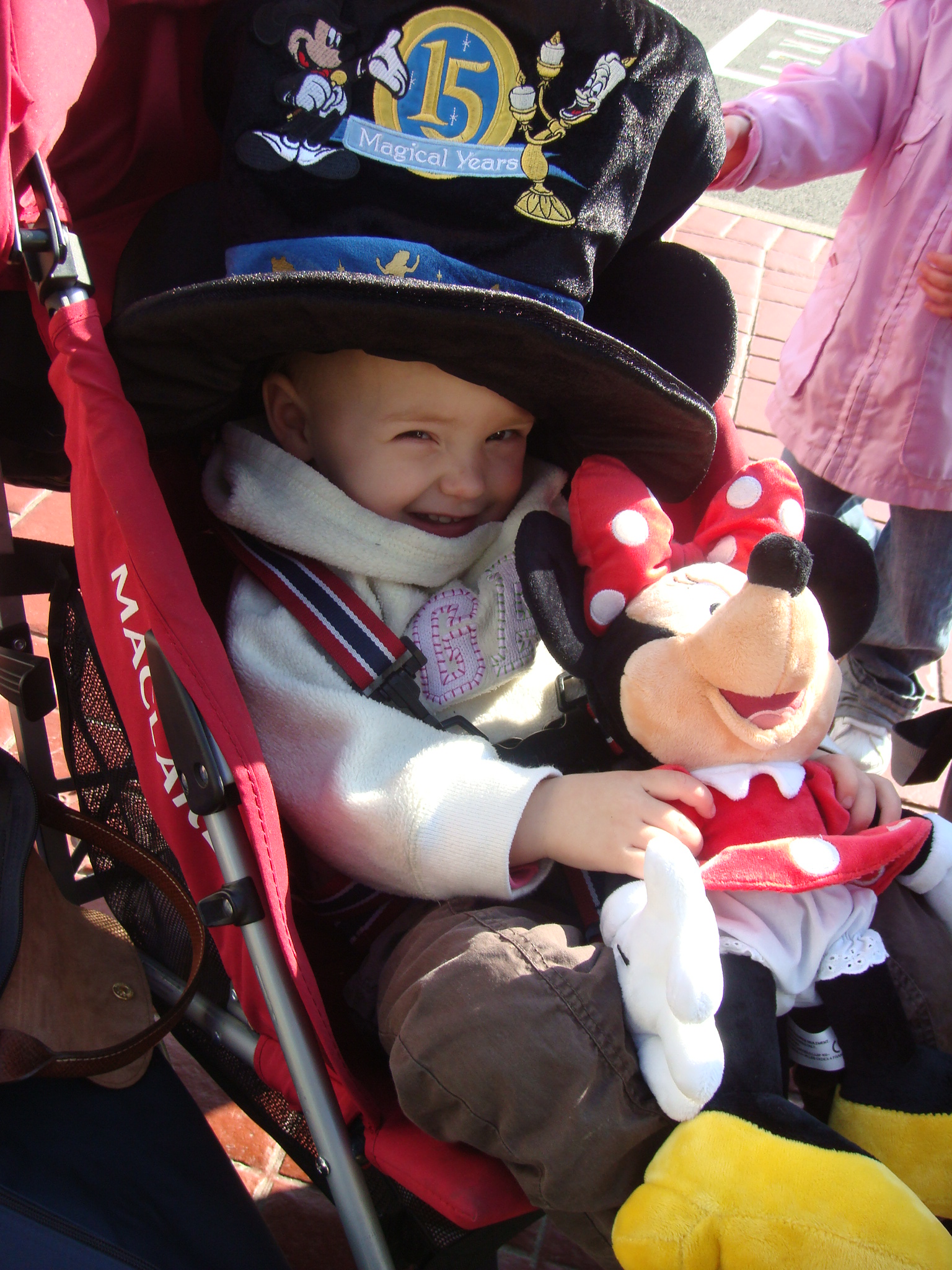 DisneyParis/Paris_698Megan_with_Rileys_hat_and_her_new_Minnie.JPG