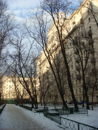 Feb2008/our_apartment_building.JPG