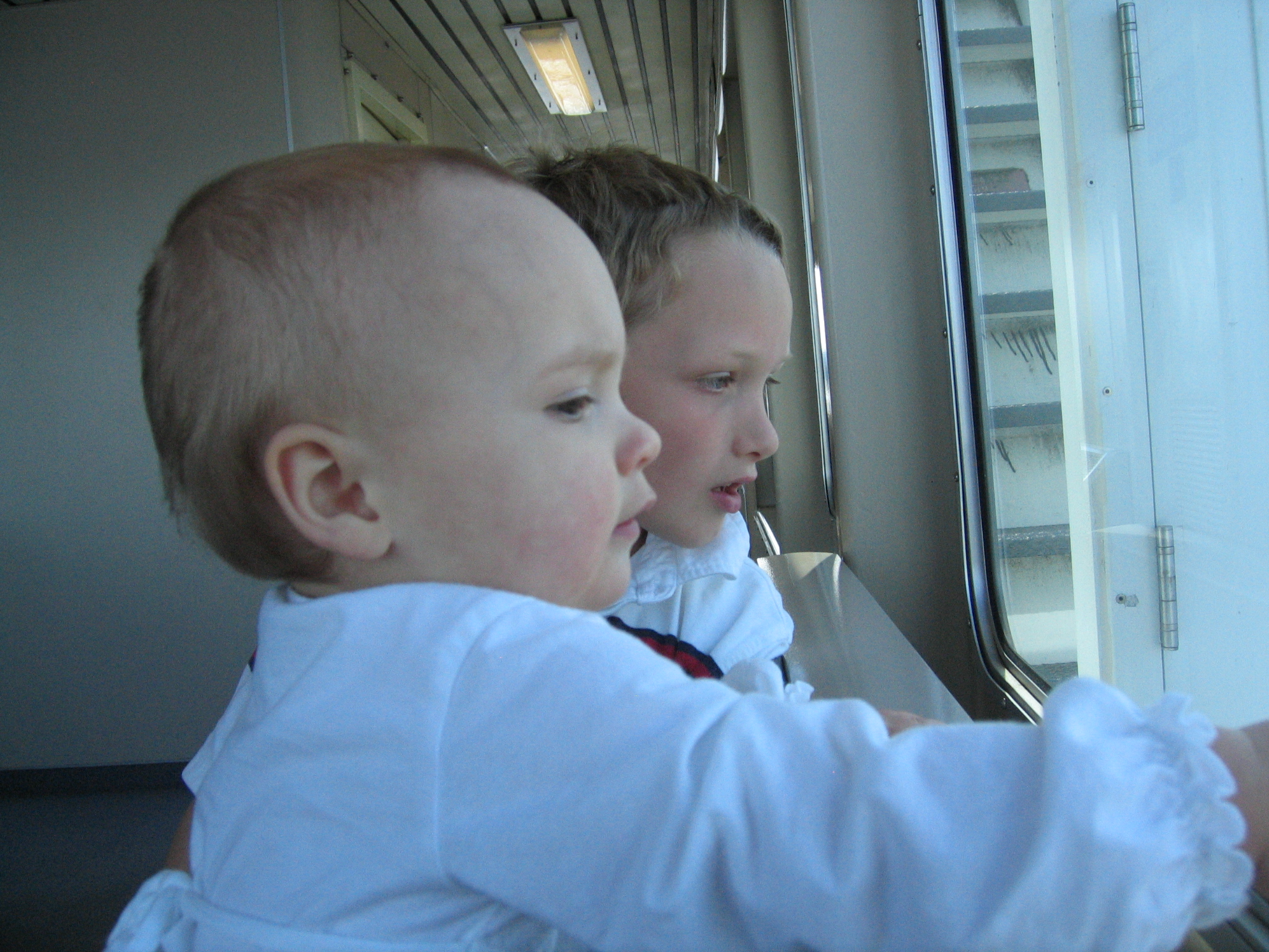 July2007/13_Megan_and_Riley_on_the_ferry.jpg