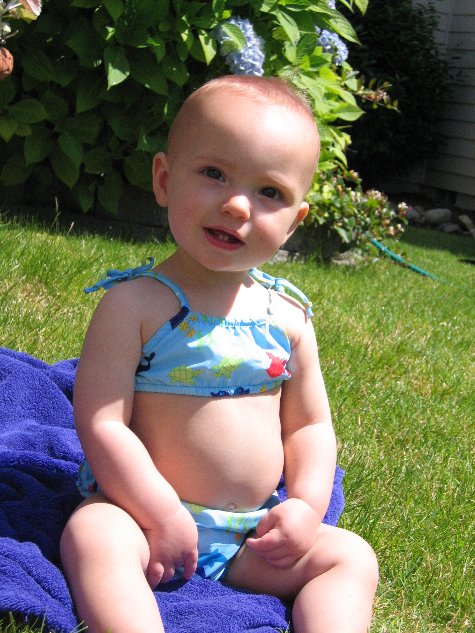 July2007/Megan_s_first_time_in_the_backyard_pool_045.jpg