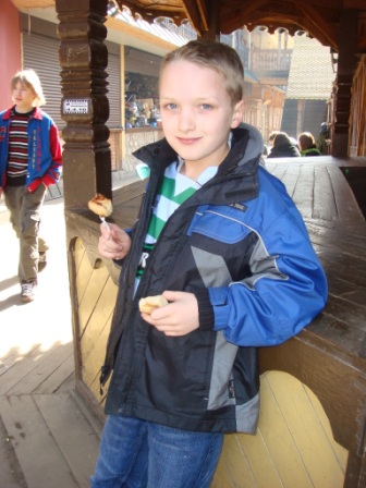 Mar2008/Shashlik_at_Izmailovo.JPG