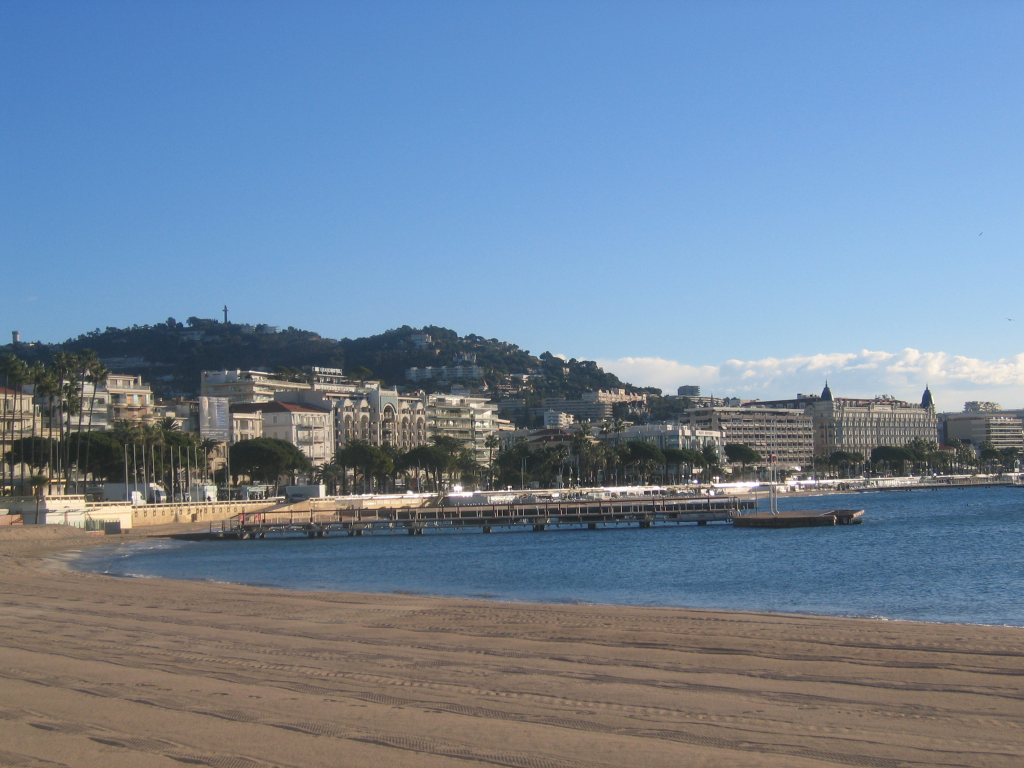 MattCannes/The_beach_in_Cannes.JPG