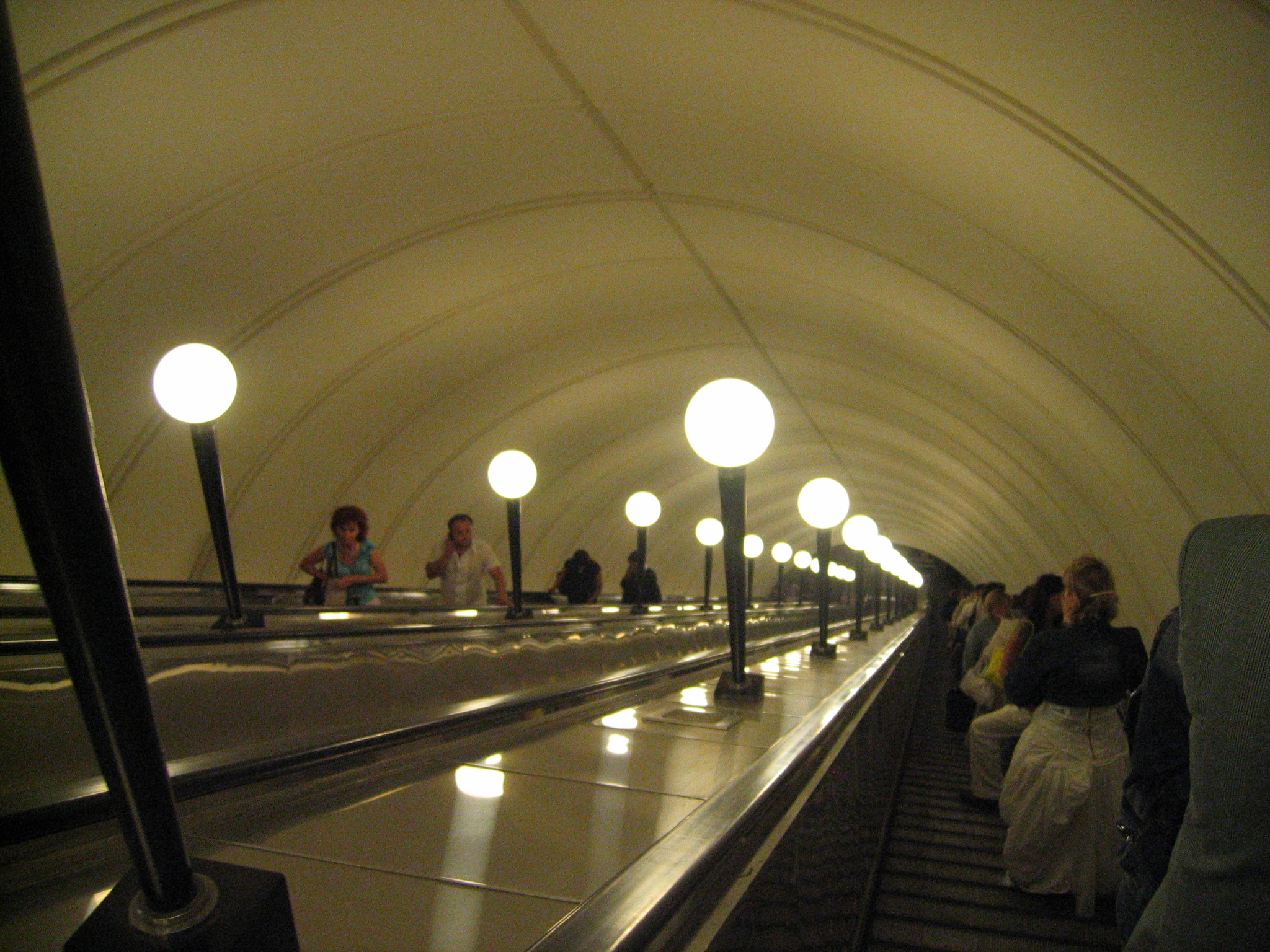 Mattcherylmoscow/24_Going_down_into_Mayakovskaya_Metro_station.jpg