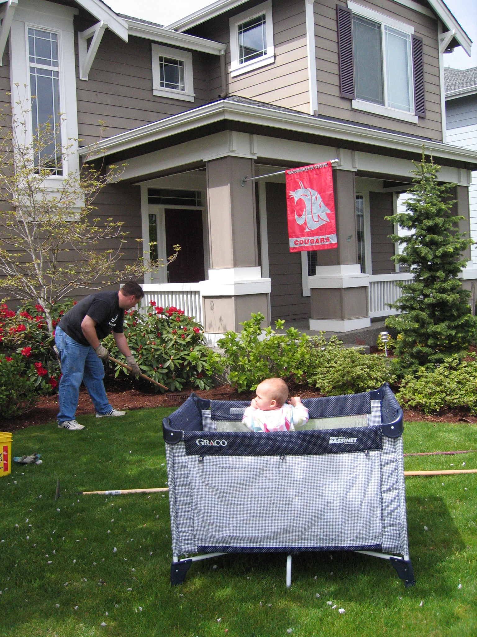 May2007/2_Megan_watching_Daddy_do_yard_work.jpg