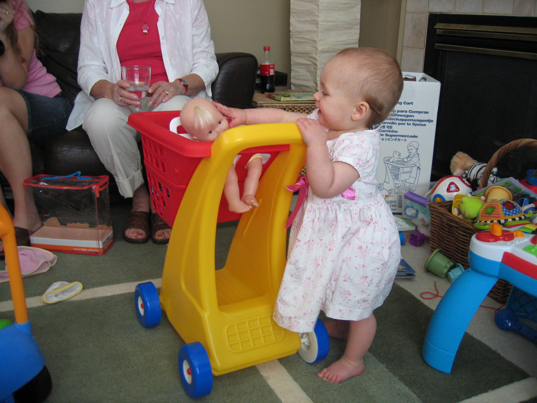 Megans1stbday/22_Megan_with_her_new_shopping_cart.jpg