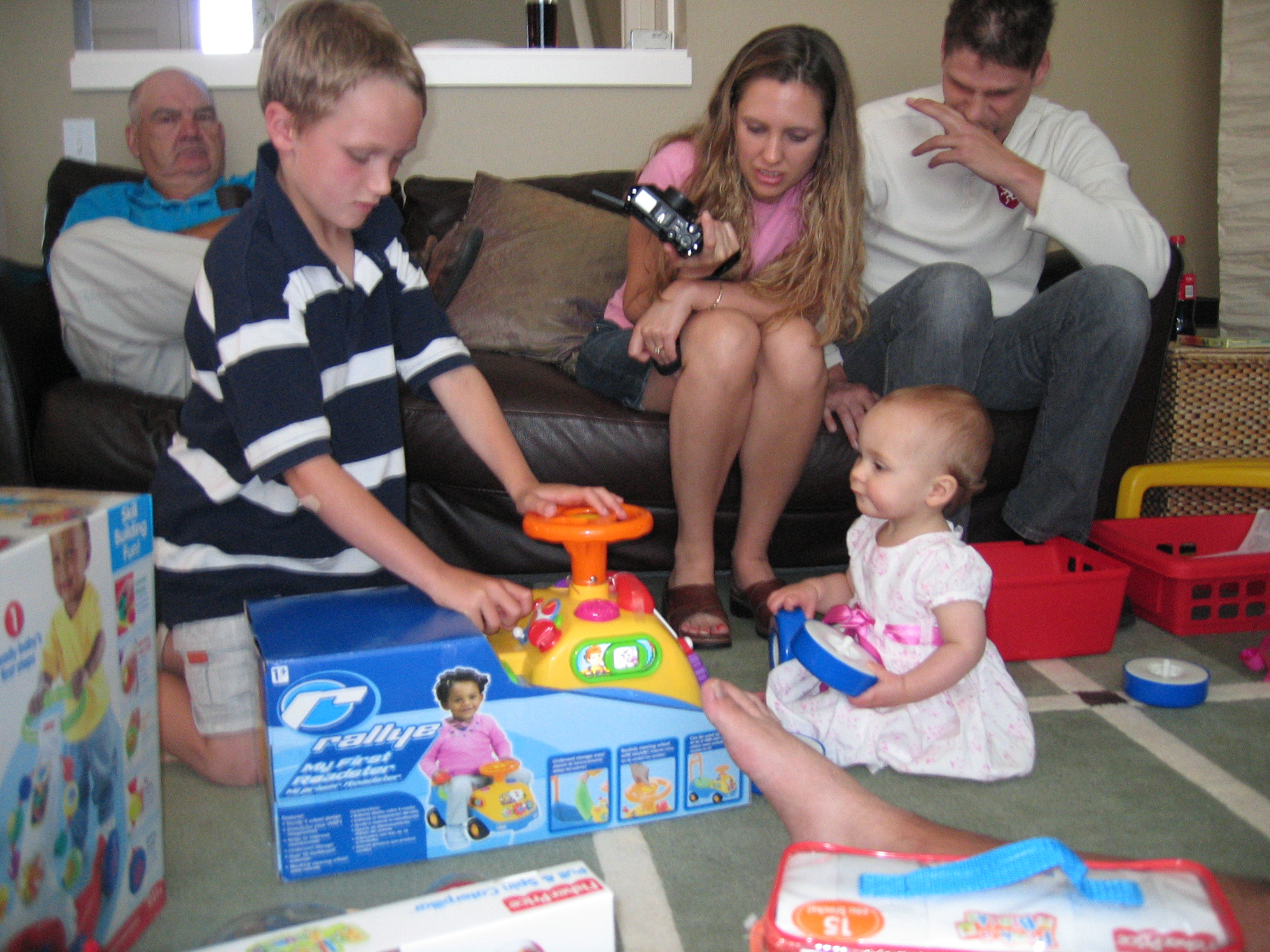 Megans1stbday/28_Riley_showing_Megan_her_new_presents.jpg