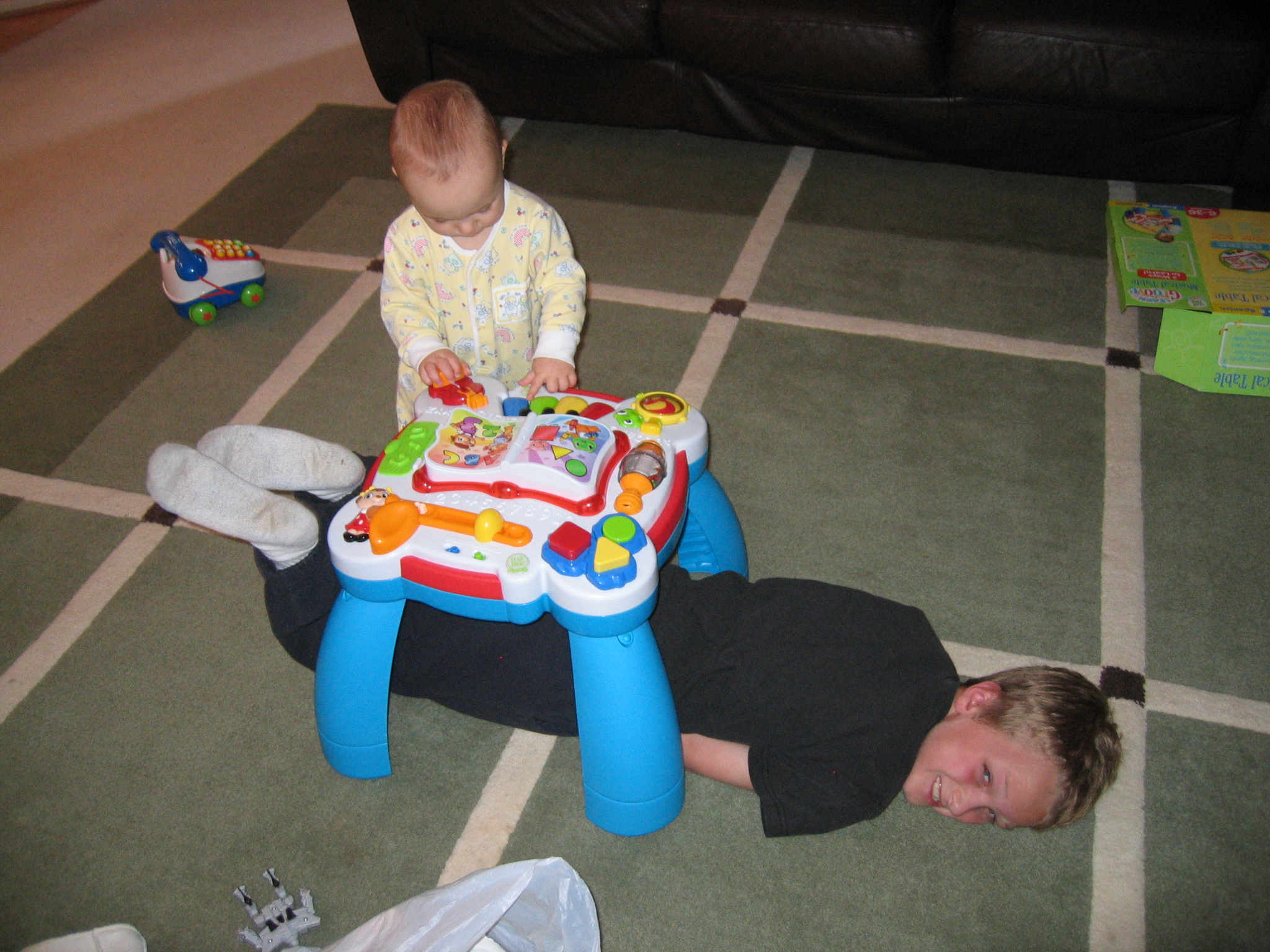 Megans1stbday/44_Megan_and_Riley_playing.jpg