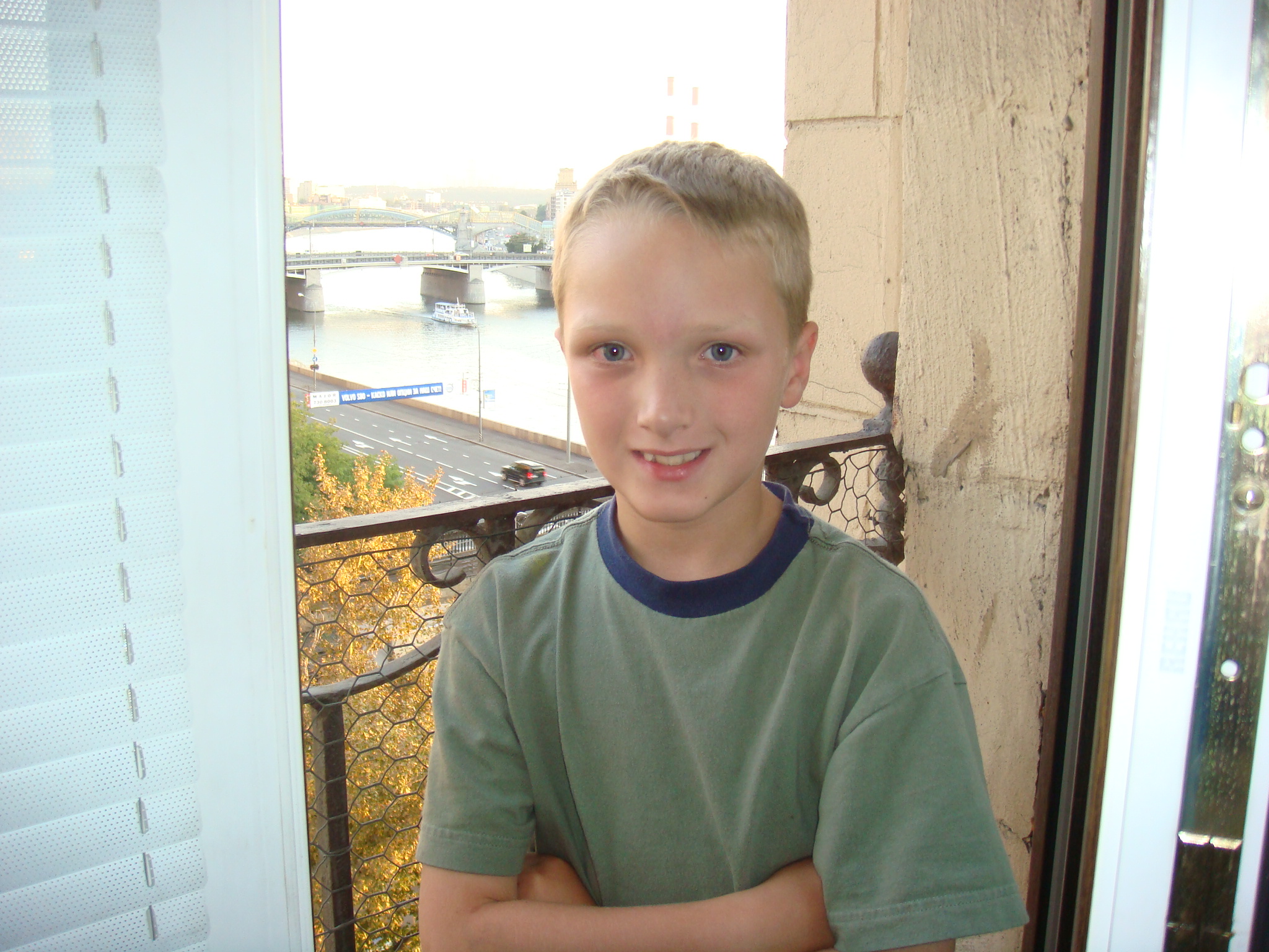 MoscowFamily/056Riley_standing_in_the_kitchen_door_of_Matt_s_apartment_with_the_Moscow_River_in_the_background.JPG
