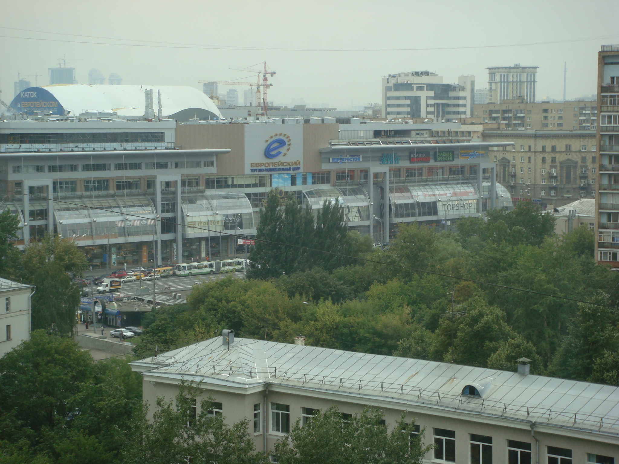 NewApartment/157Europensky_shopping_center_view_from_kitchen.JPG