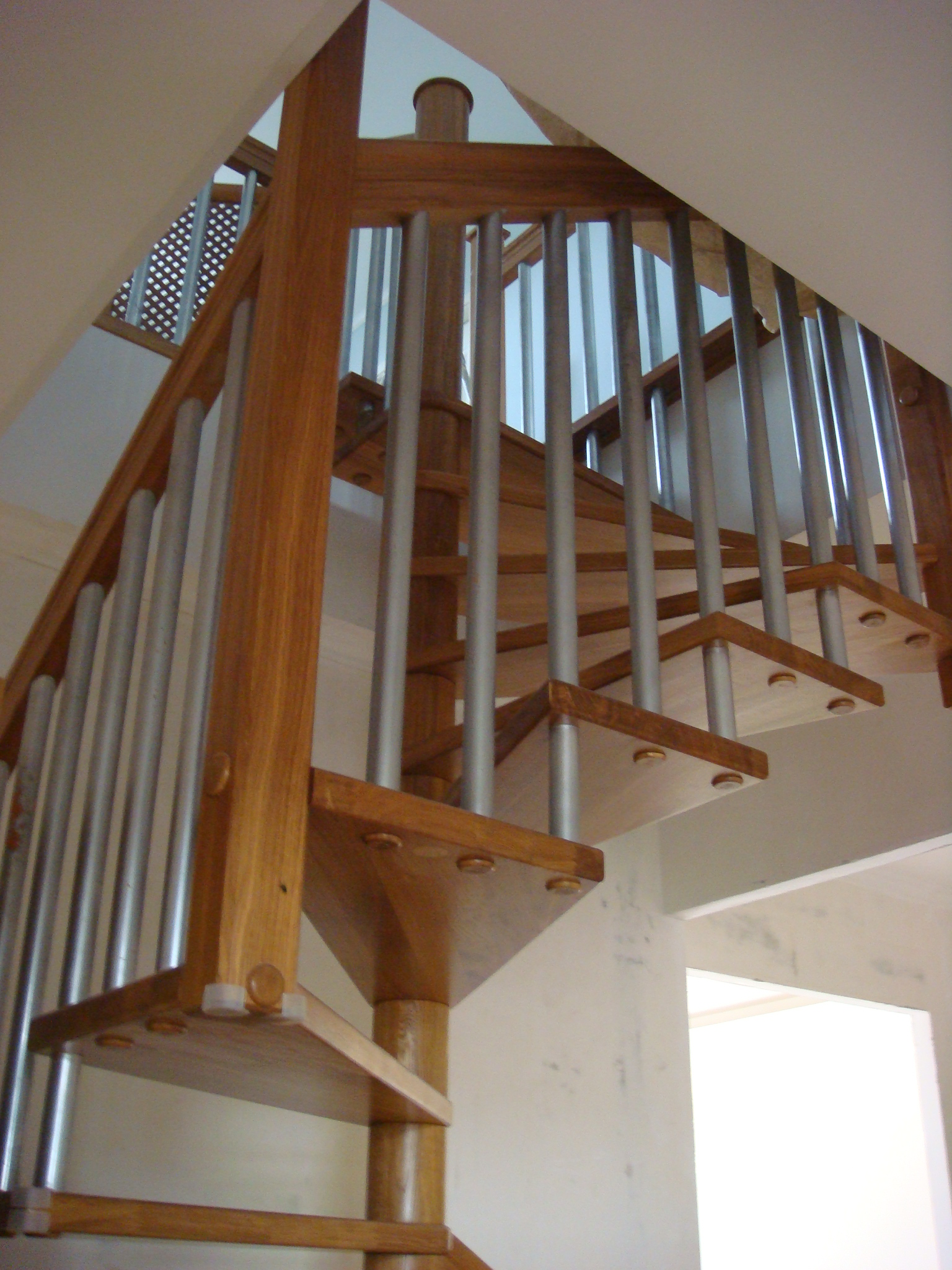 NewApartment/162stairs.JPG