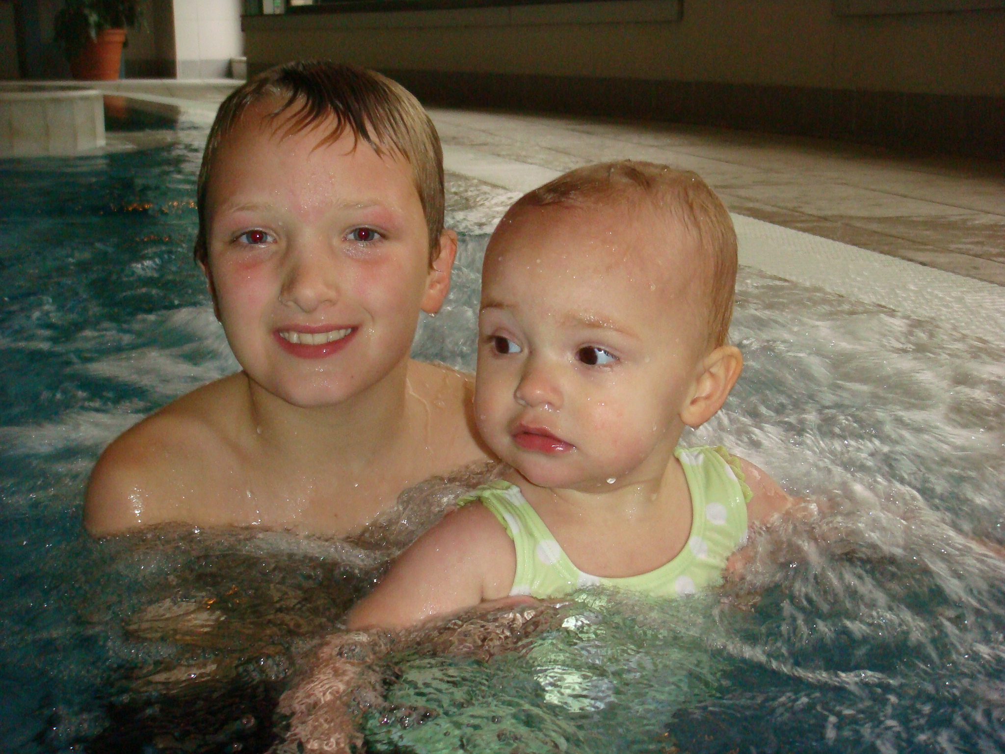 Oct2007/012Swimming_at_the_MCC.JPG