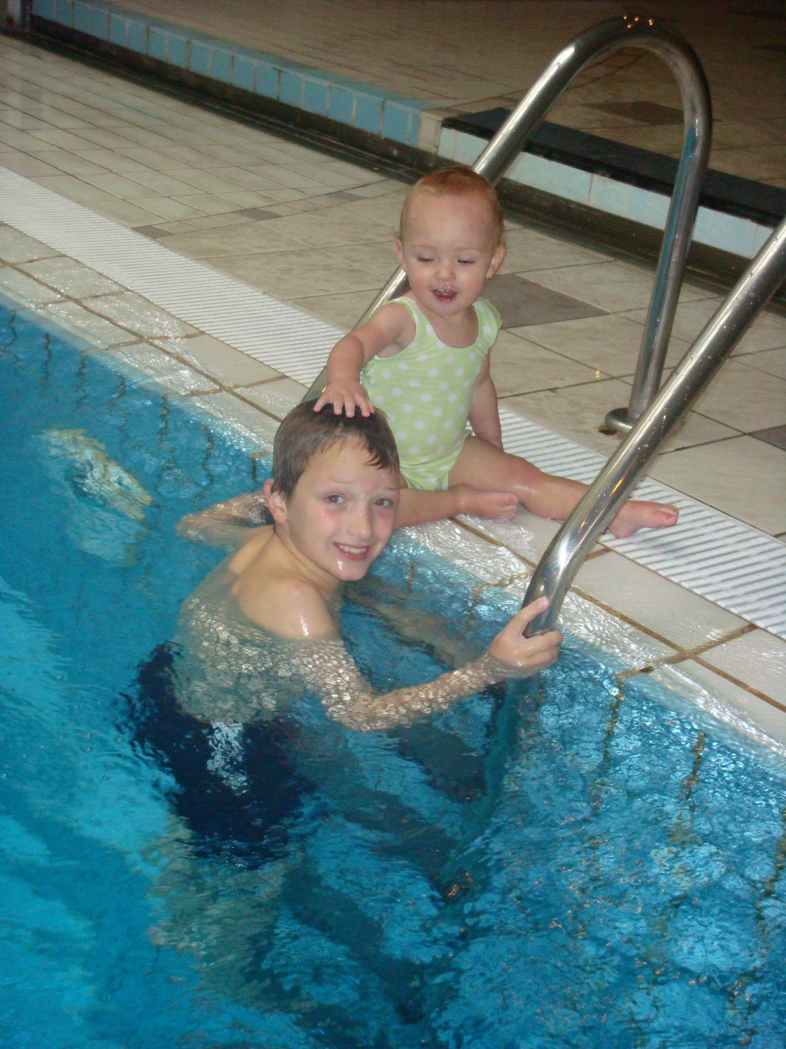 Oct2007/022Swimming_at_the_MCC.JPG
