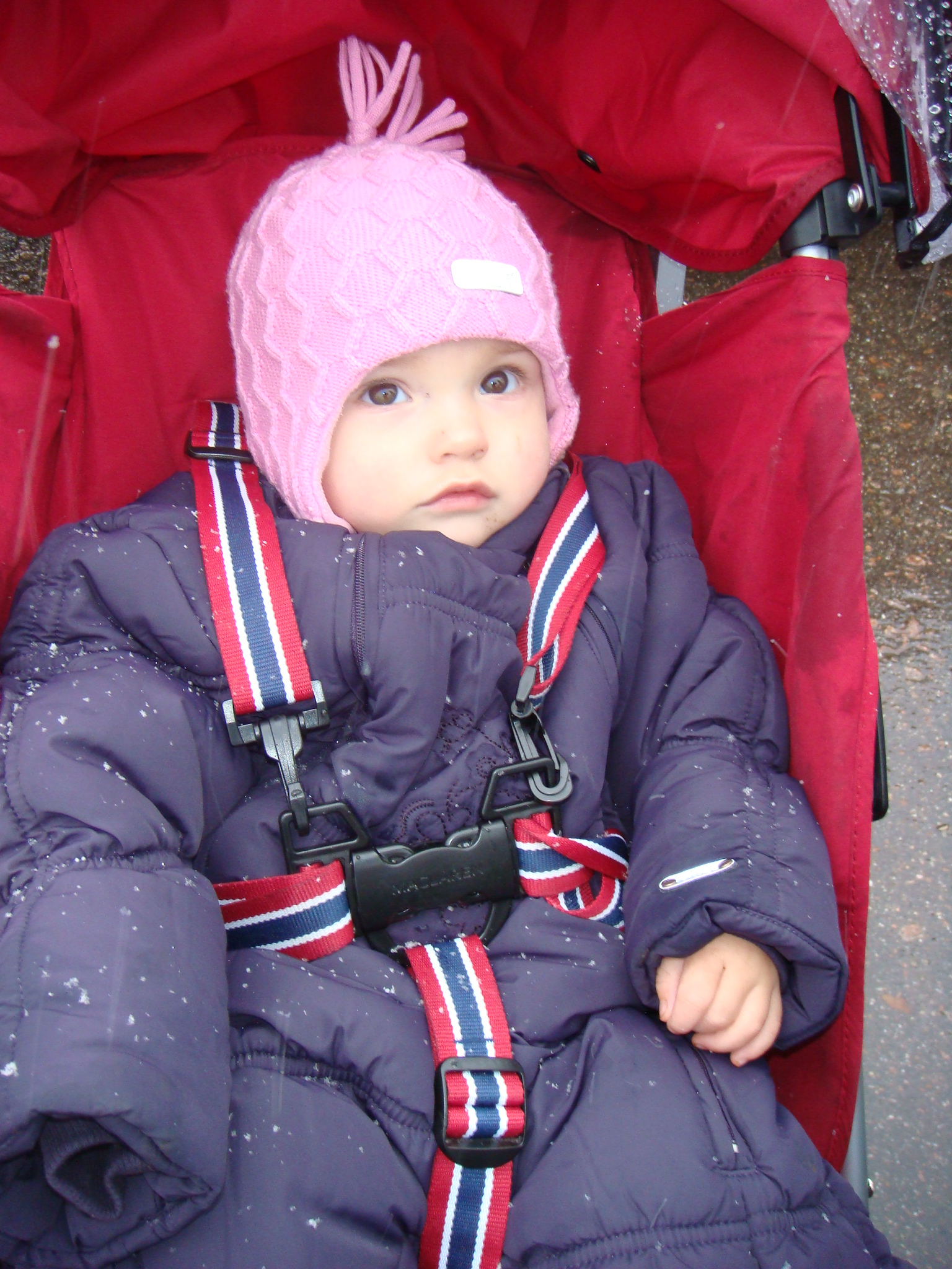 Oct2007/035Megan_on_the_first_snow_day.JPG