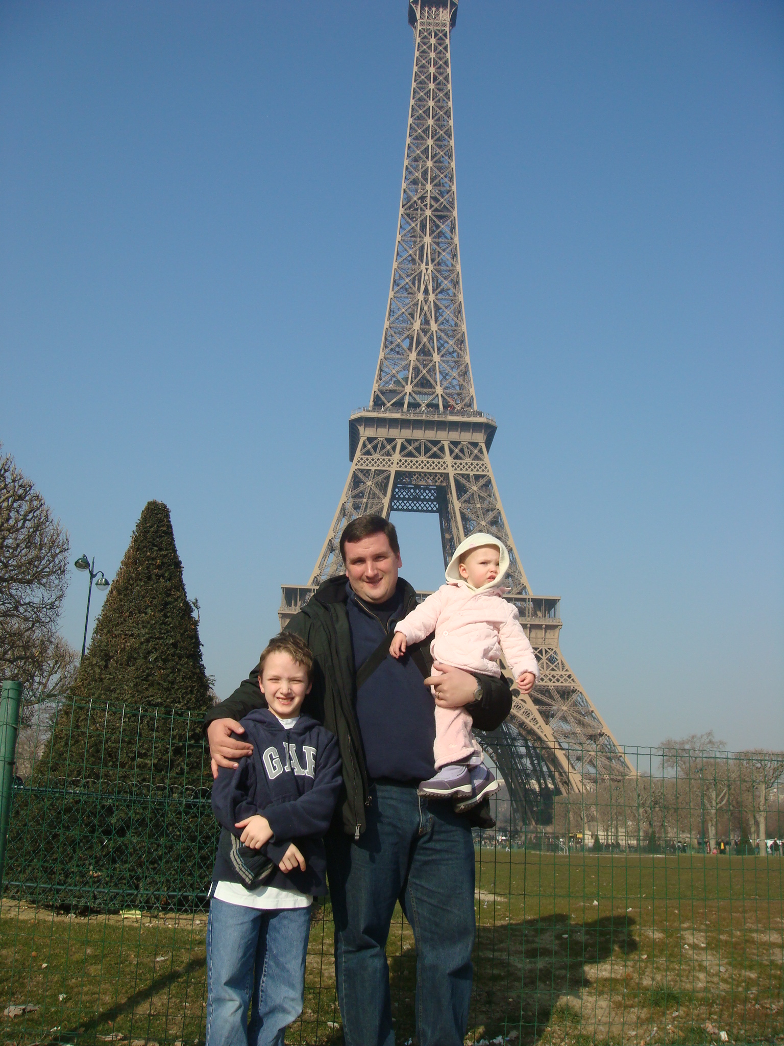 Paris/Paris_414Matt_Riley_and_Megan_at_the_Eiffel_Tower.JPG