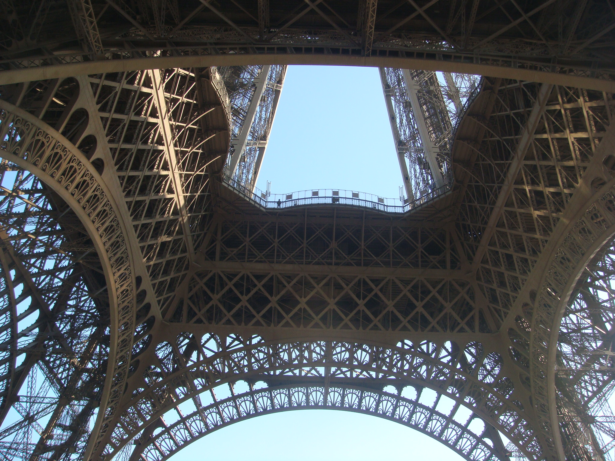 Paris/Paris_580looking_up_through_the_first_story_of_the_eiffel_tower.JPG