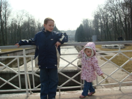 Peterhof/355Riley_and_Megan__Peterhof.JPG