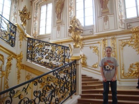 Peterhof/419Riley_on_the_Main_Staircase__The_Great_Palace__Peterhof.JPG