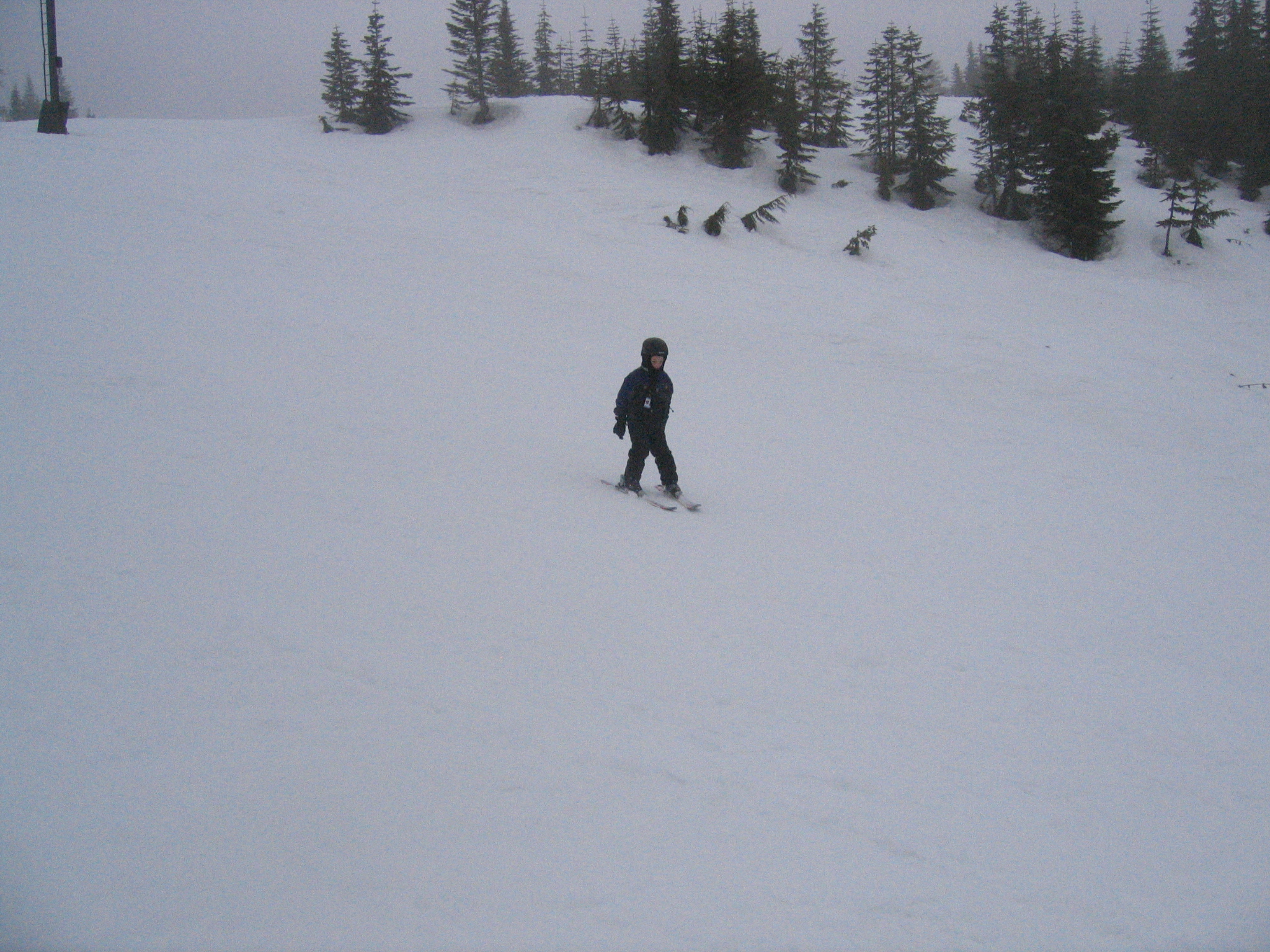 Rileyskiing/09_Riley_going_down_Alpine_for_the_first_time.jpg