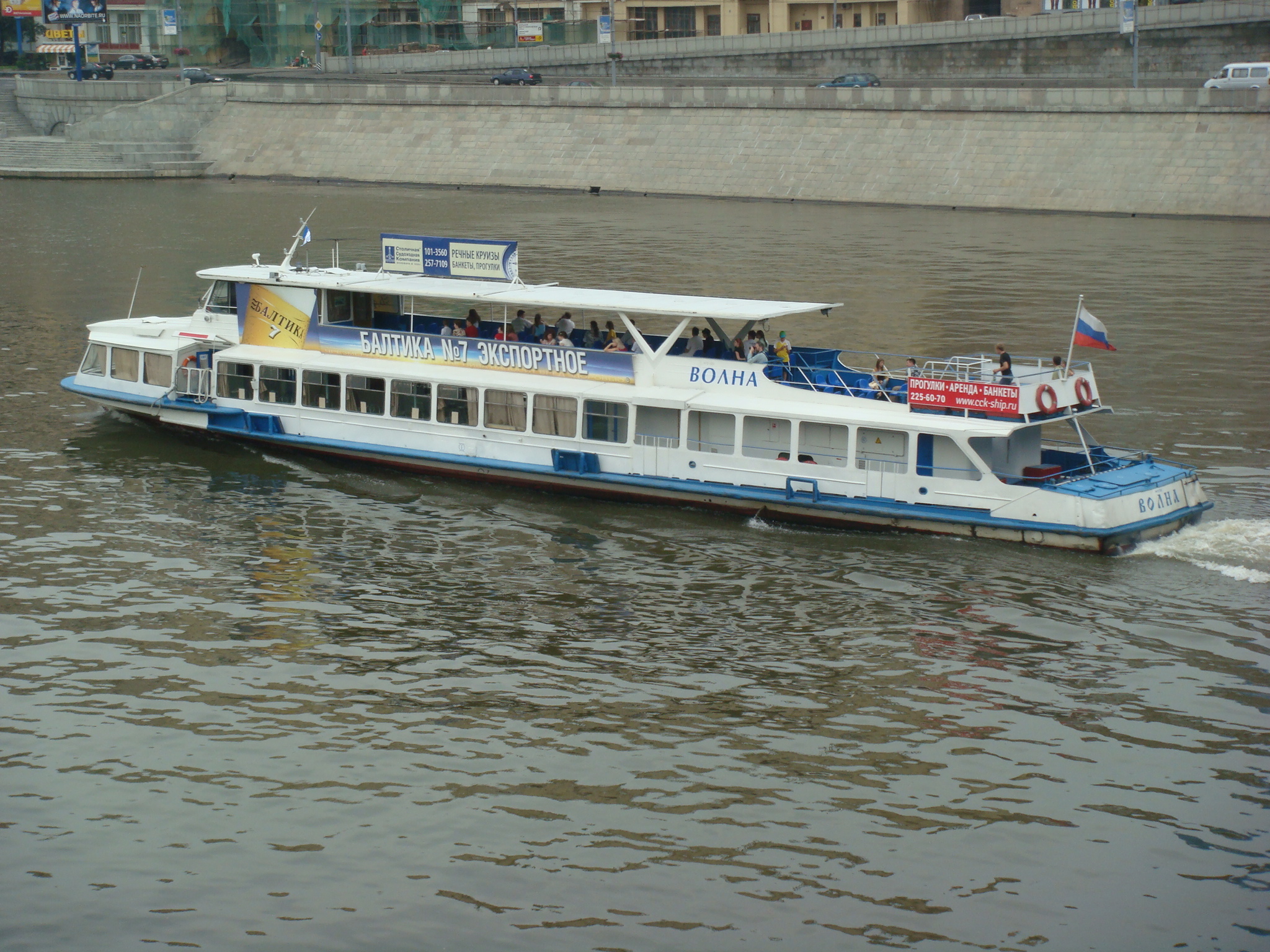 sightsaroundmoscow/165river_tour_boat.JPG