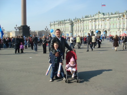 winterpalace/178Matt_Riley_and_Megan_in_Palace_Square.JPG
